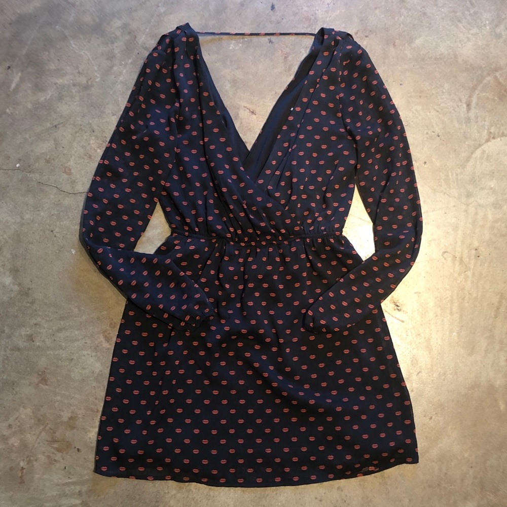 Black long-sleeved mini dress